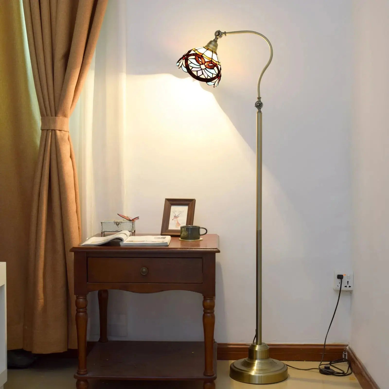 20cm Vintage Stained Glass Pastoral Flower Lampshade Tiffany Style Standard Lamp Classical Tiffany Lamp